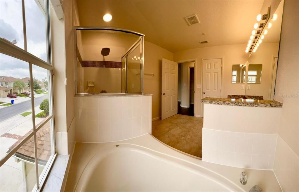 For Rent: $2,300 (3 beds, 2 baths, 2086 Square Feet)