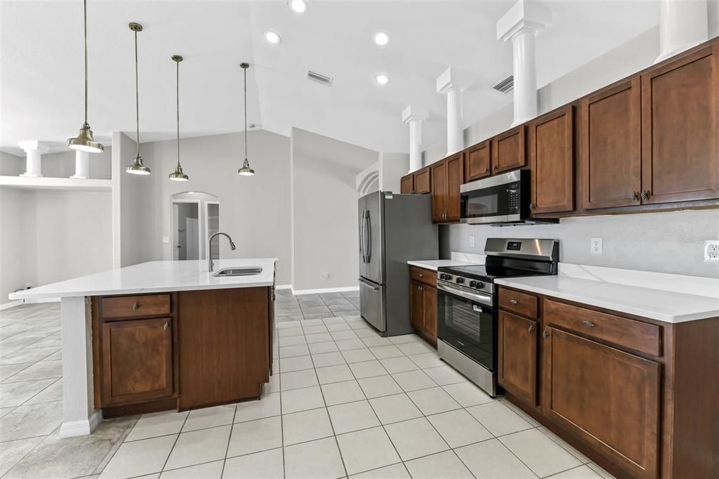 待售: $325,000 (3 贝兹, 2 浴室, 2000 平方英尺)