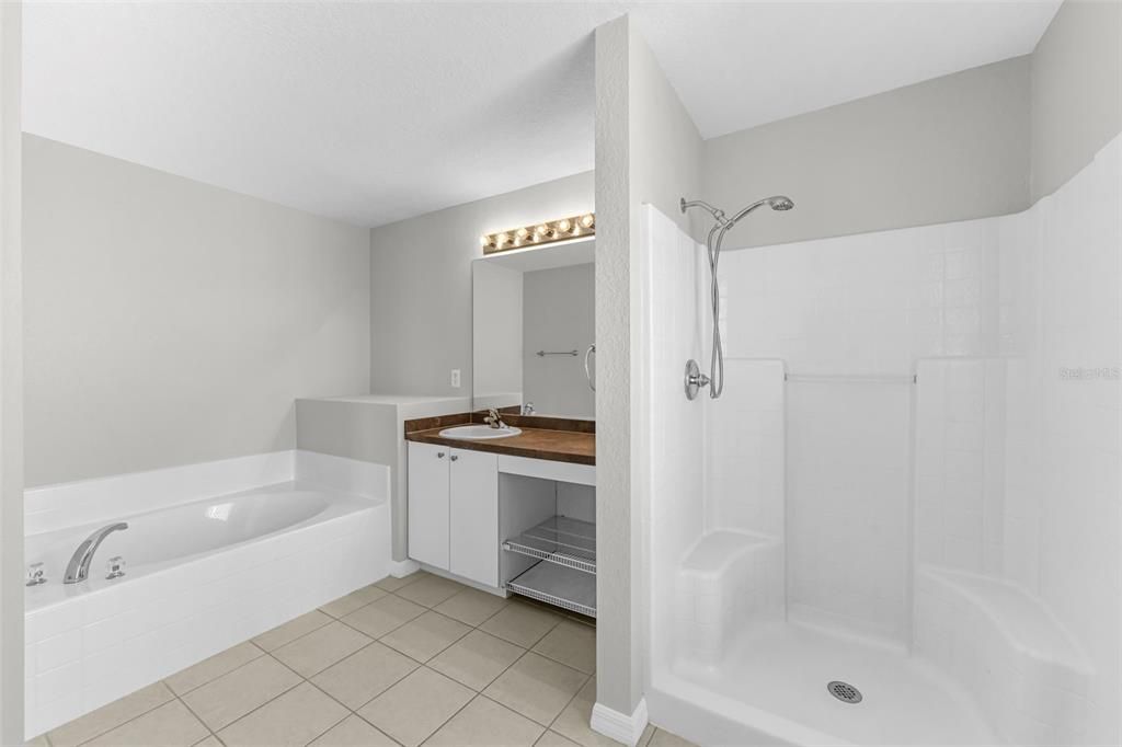 待售: $325,000 (3 贝兹, 2 浴室, 2000 平方英尺)