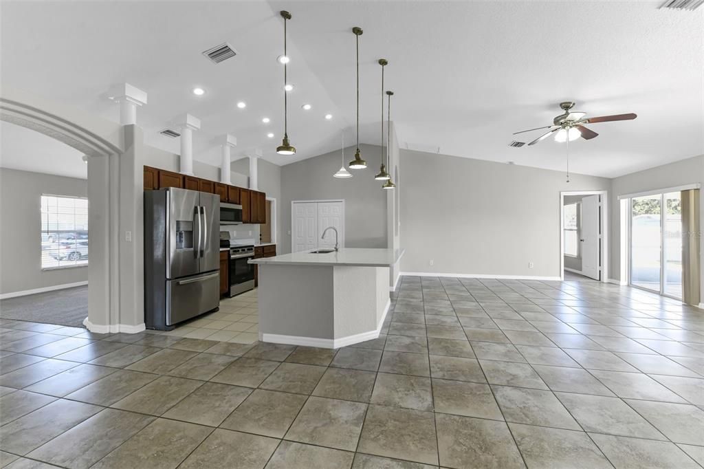 待售: $325,000 (3 贝兹, 2 浴室, 2000 平方英尺)