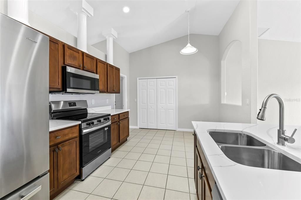 待售: $325,000 (3 贝兹, 2 浴室, 2000 平方英尺)