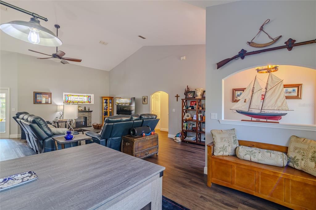 待售: $592,000 (3 贝兹, 2 浴室, 2181 平方英尺)