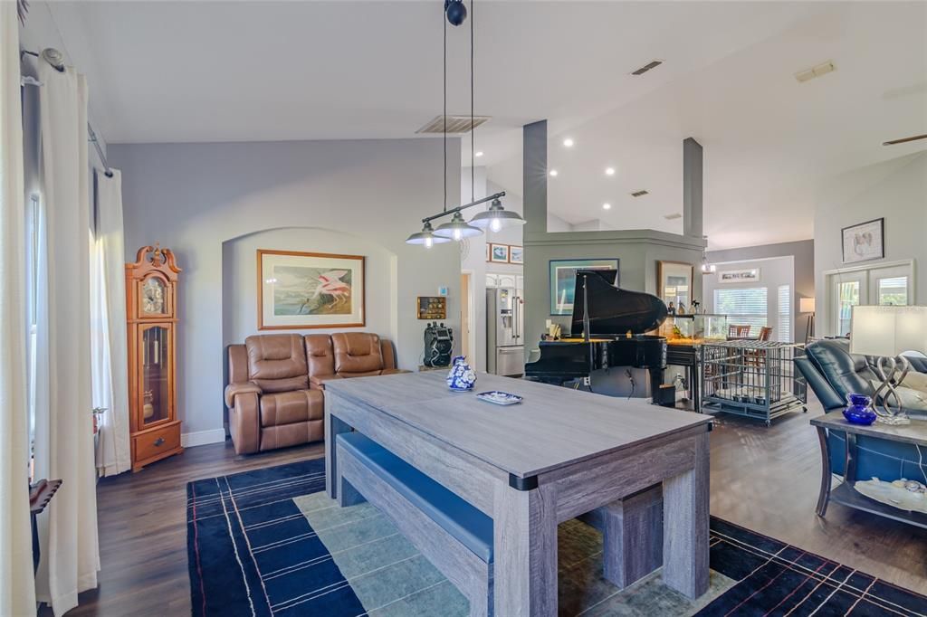 待售: $592,000 (3 贝兹, 2 浴室, 2181 平方英尺)