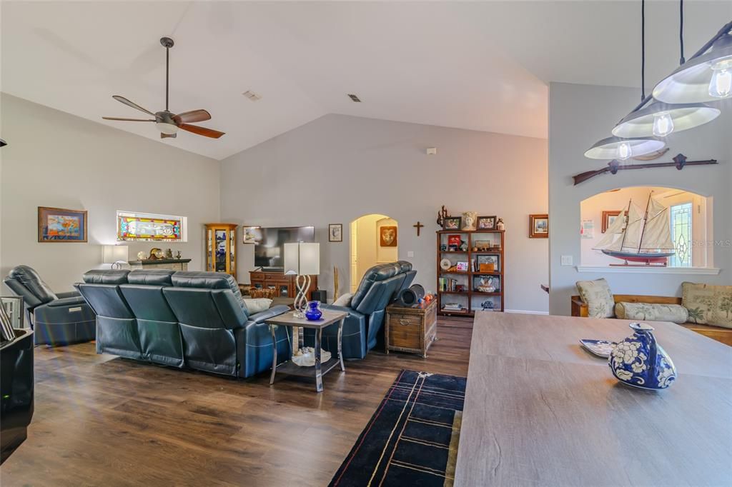 待售: $592,000 (3 贝兹, 2 浴室, 2181 平方英尺)