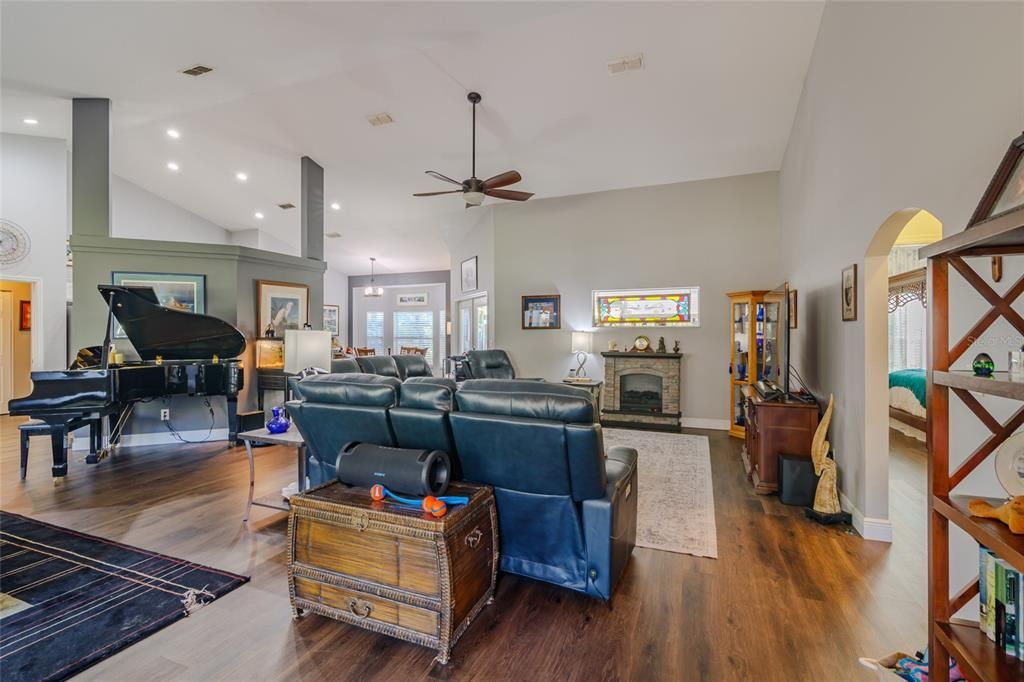 待售: $592,000 (3 贝兹, 2 浴室, 2181 平方英尺)