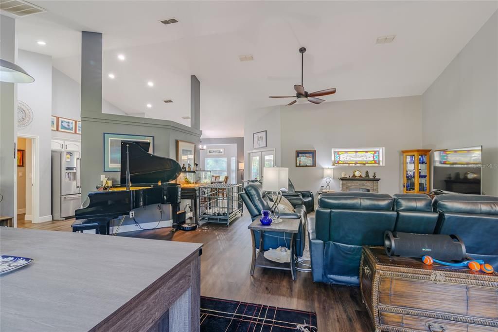 待售: $592,000 (3 贝兹, 2 浴室, 2181 平方英尺)