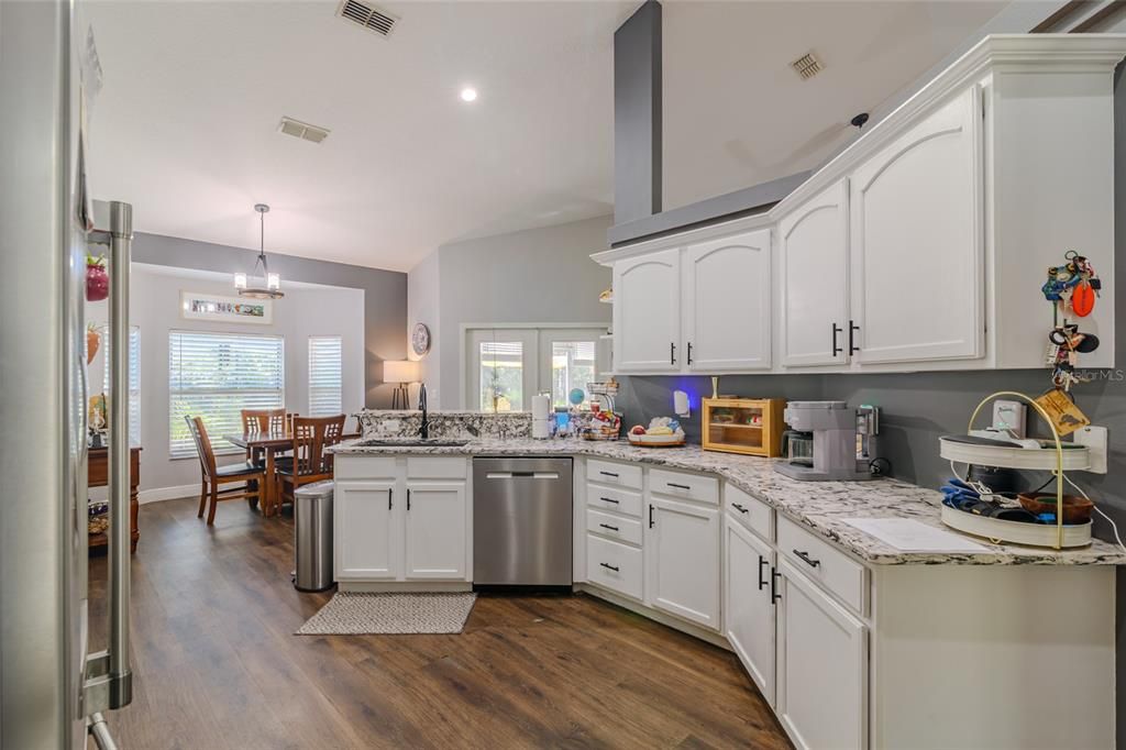 待售: $592,000 (3 贝兹, 2 浴室, 2181 平方英尺)