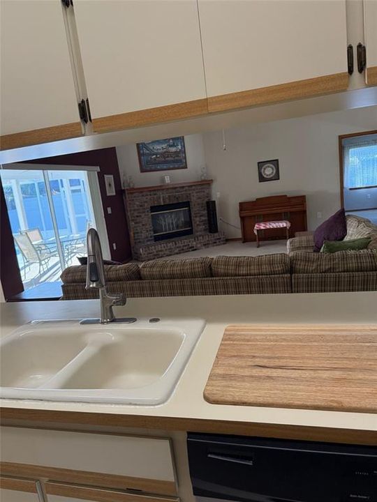 Active With Contract: $409,900 (3 beds, 2 baths, 2084 Square Feet)