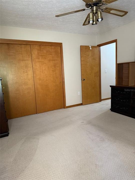 Active With Contract: $409,900 (3 beds, 2 baths, 2084 Square Feet)