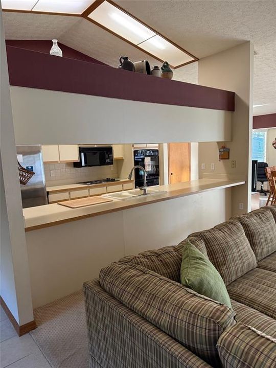 Active With Contract: $409,900 (3 beds, 2 baths, 2084 Square Feet)