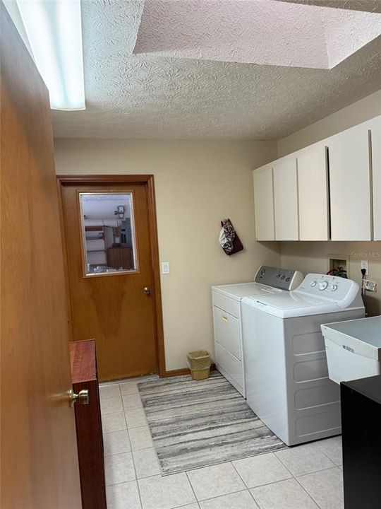 Active With Contract: $409,900 (3 beds, 2 baths, 2084 Square Feet)