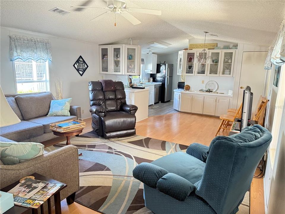 For Sale: $195,000 (2 beds, 2 baths, 1024 Square Feet)