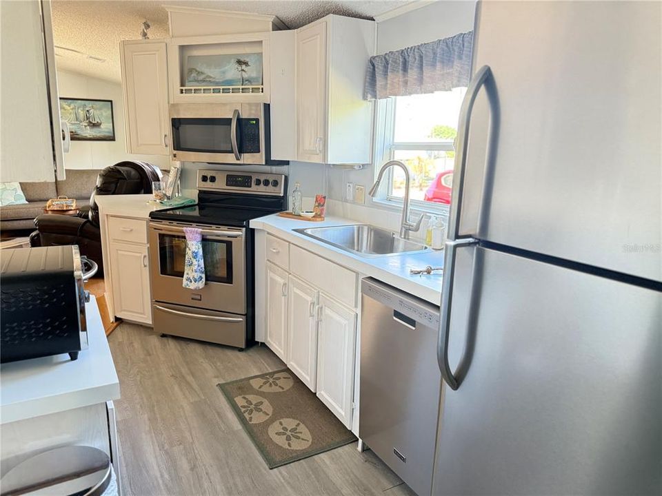 For Sale: $195,000 (2 beds, 2 baths, 1024 Square Feet)