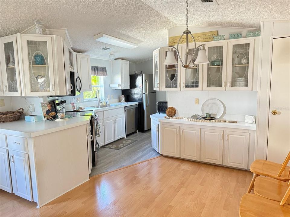 For Sale: $195,000 (2 beds, 2 baths, 1024 Square Feet)