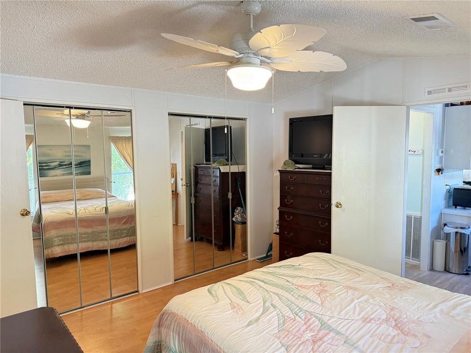 For Sale: $195,000 (2 beds, 2 baths, 1024 Square Feet)