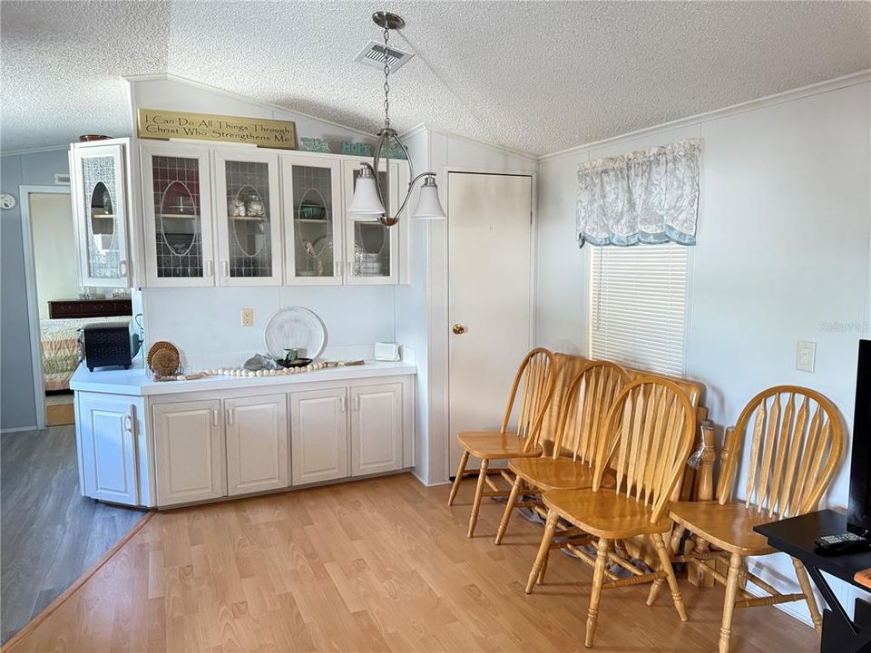For Sale: $195,000 (2 beds, 2 baths, 1024 Square Feet)