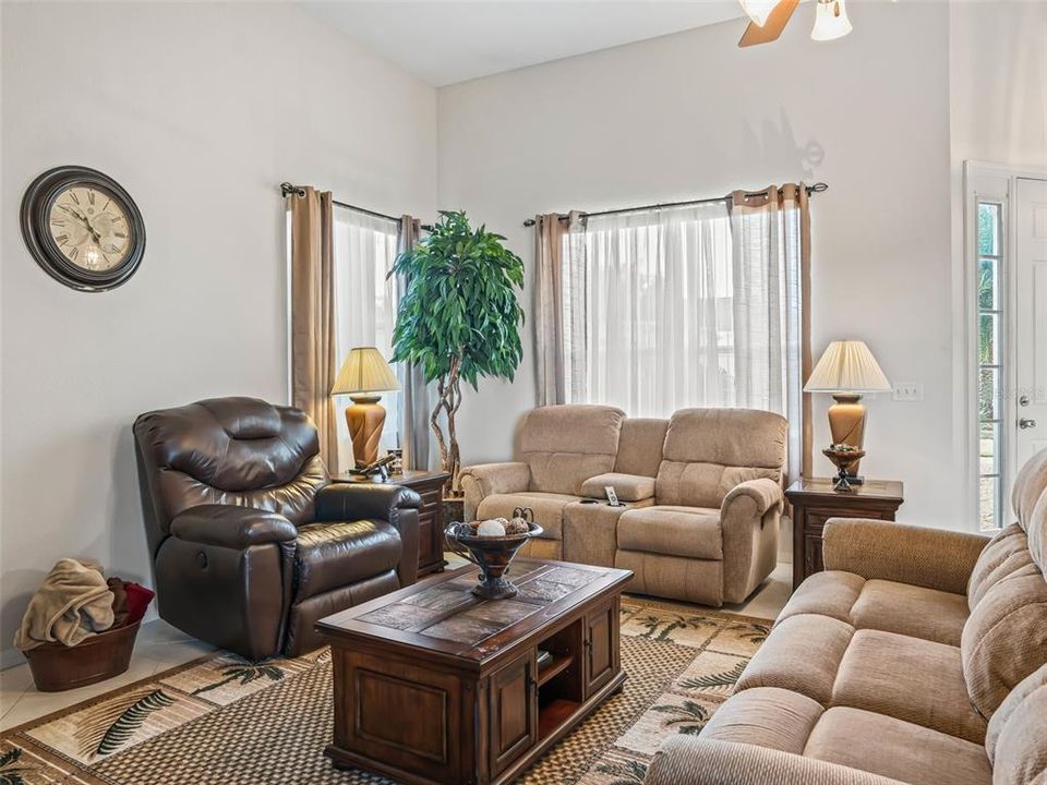 En Venta: $470,000 (3 camas, 2 baños, 1729 Pies cuadrados)