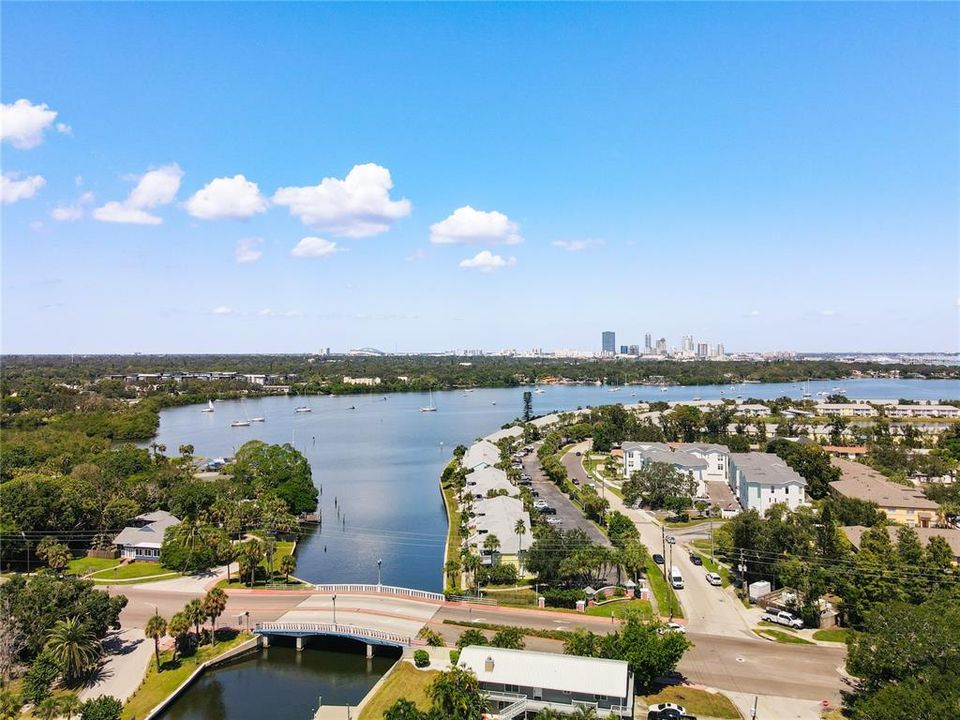 For Sale: $200,000 (1 beds, 1 baths, 694 Square Feet)