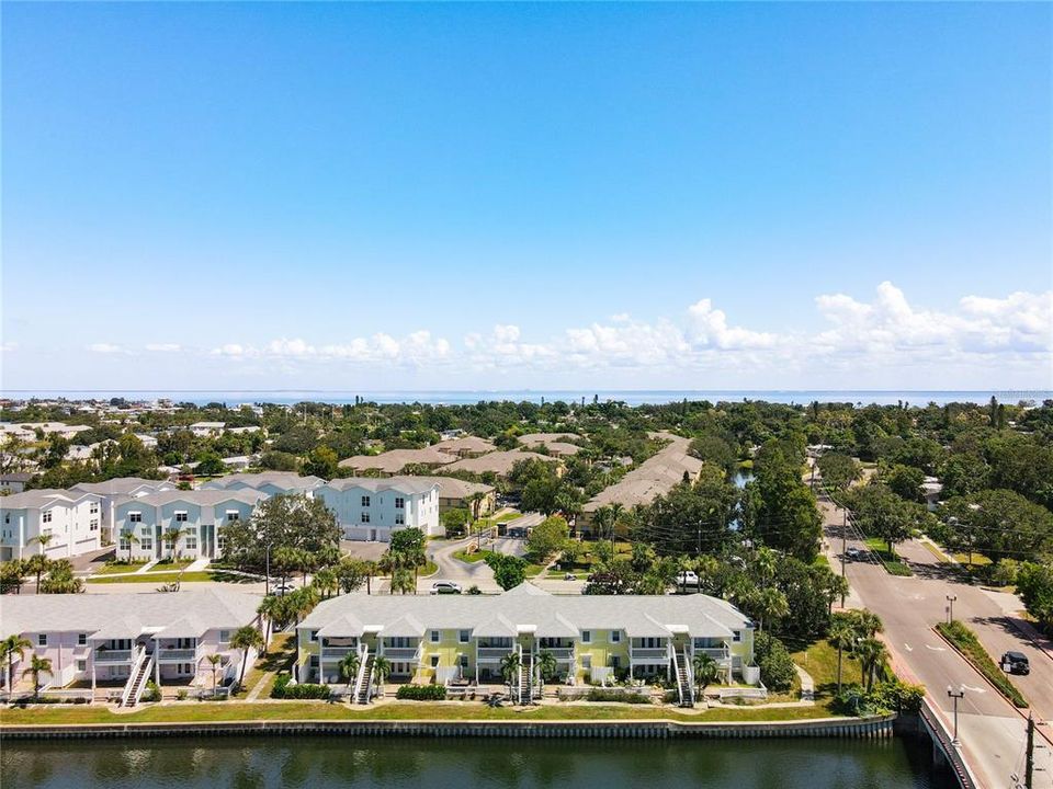 For Sale: $200,000 (1 beds, 1 baths, 694 Square Feet)