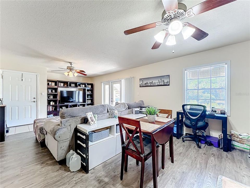 For Sale: $200,000 (1 beds, 1 baths, 694 Square Feet)