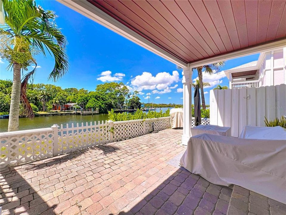 For Sale: $200,000 (1 beds, 1 baths, 694 Square Feet)