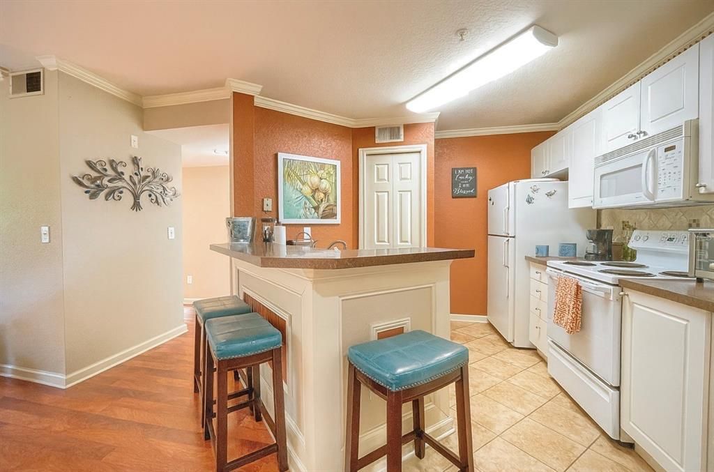 For Rent: $1,550 (1 beds, 1 baths, 792 Square Feet)