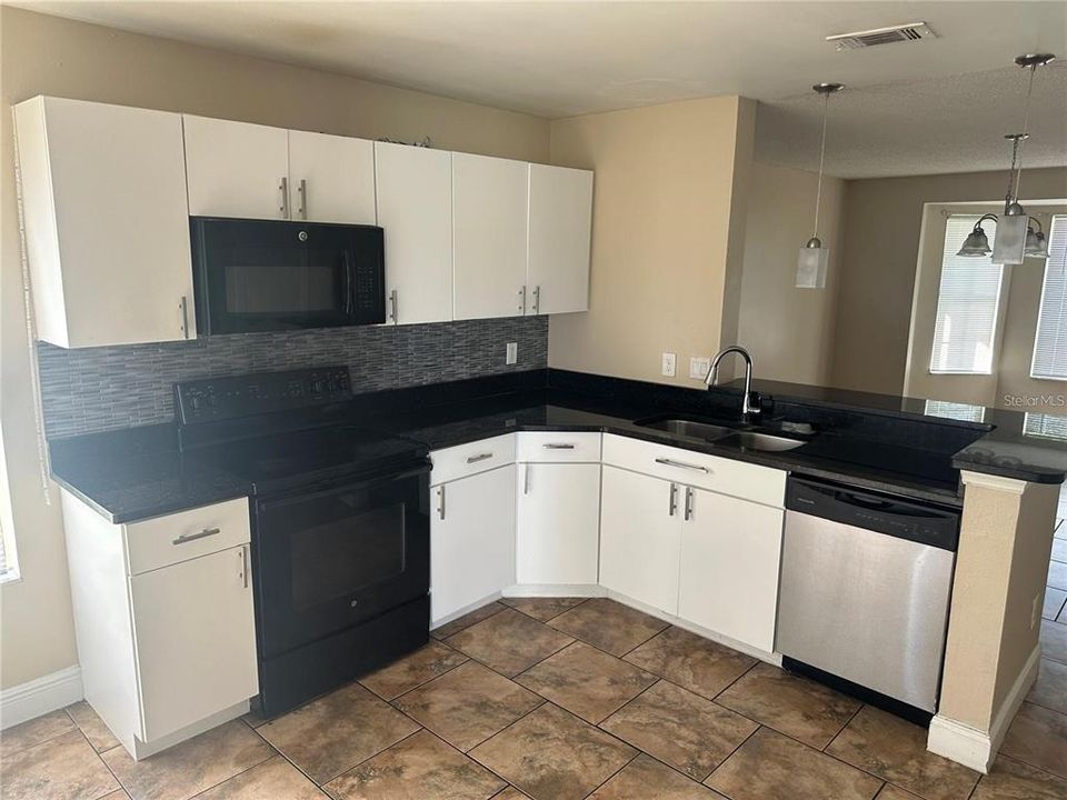 Active With Contract: $2,600 (4 beds, 2 baths, 1916 Square Feet)