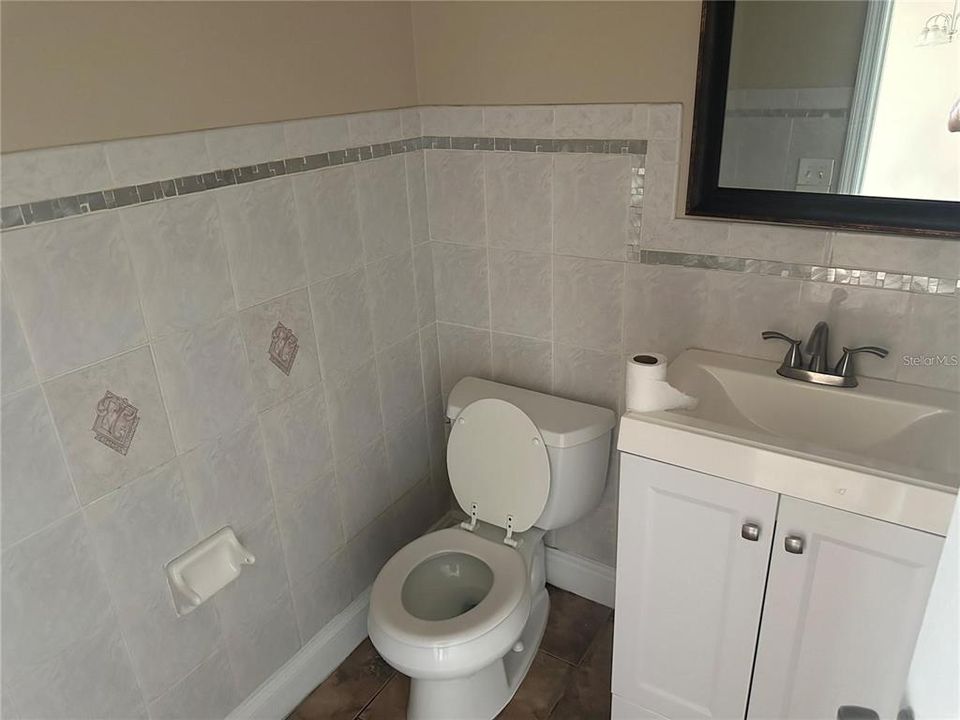 Active With Contract: $2,600 (4 beds, 2 baths, 1916 Square Feet)