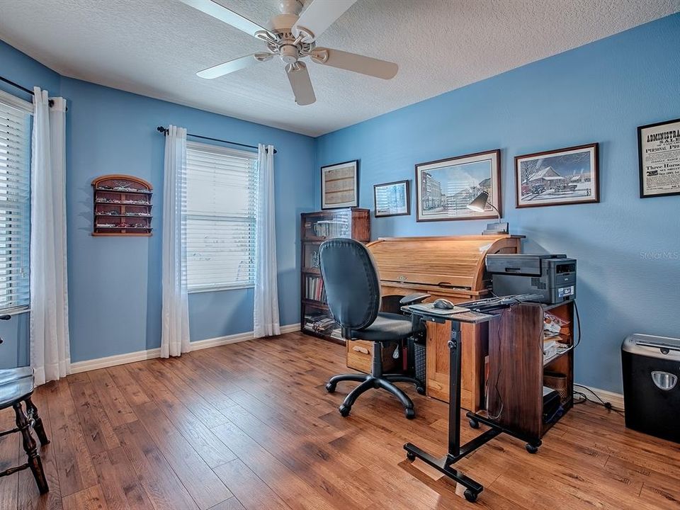 Под контрактом: $410,000 (3 спален, 2 ванн, 1508 Квадратных фут)