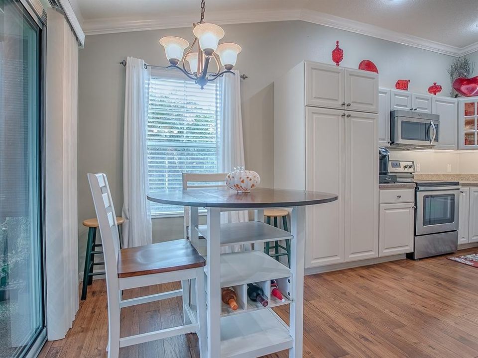 Под контрактом: $410,000 (3 спален, 2 ванн, 1508 Квадратных фут)