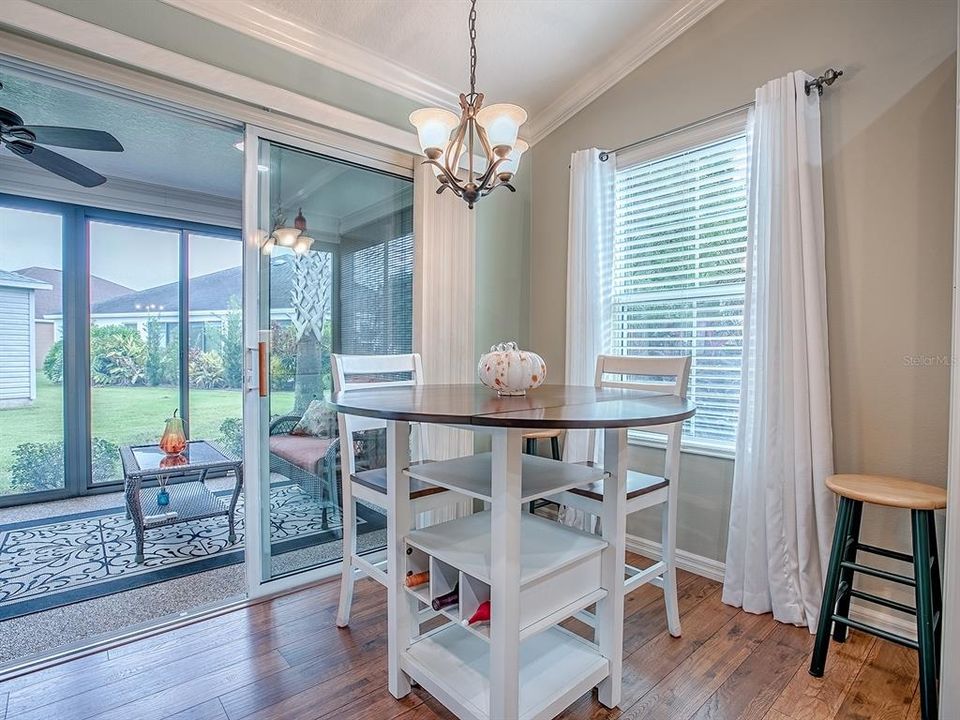 Под контрактом: $410,000 (3 спален, 2 ванн, 1508 Квадратных фут)