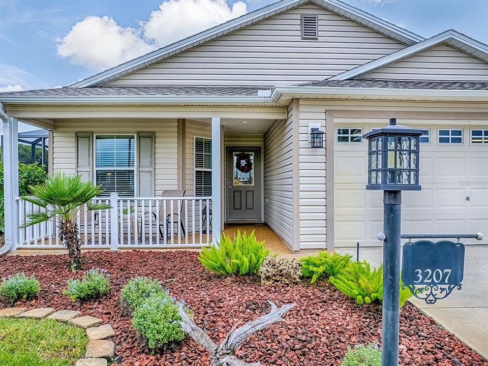 Под контрактом: $410,000 (3 спален, 2 ванн, 1508 Квадратных фут)