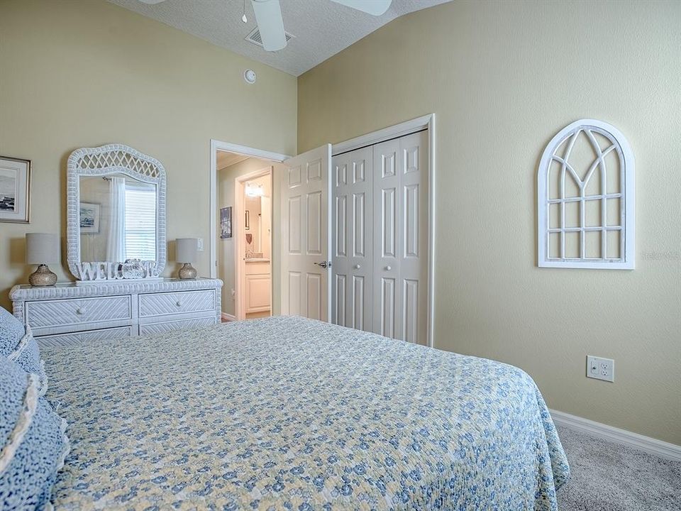 Под контрактом: $410,000 (3 спален, 2 ванн, 1508 Квадратных фут)