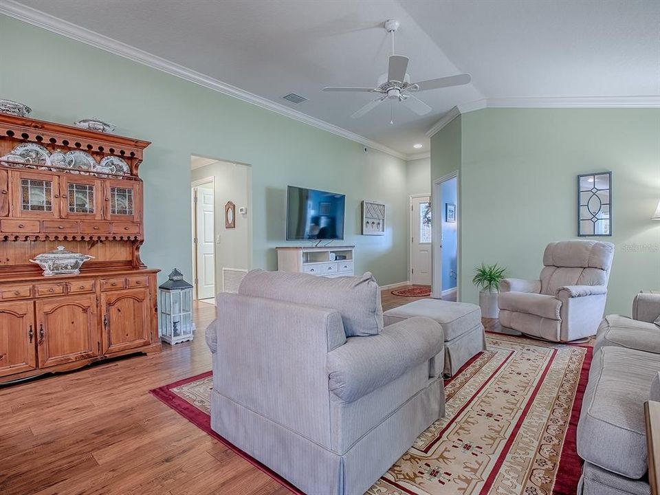 Под контрактом: $410,000 (3 спален, 2 ванн, 1508 Квадратных фут)