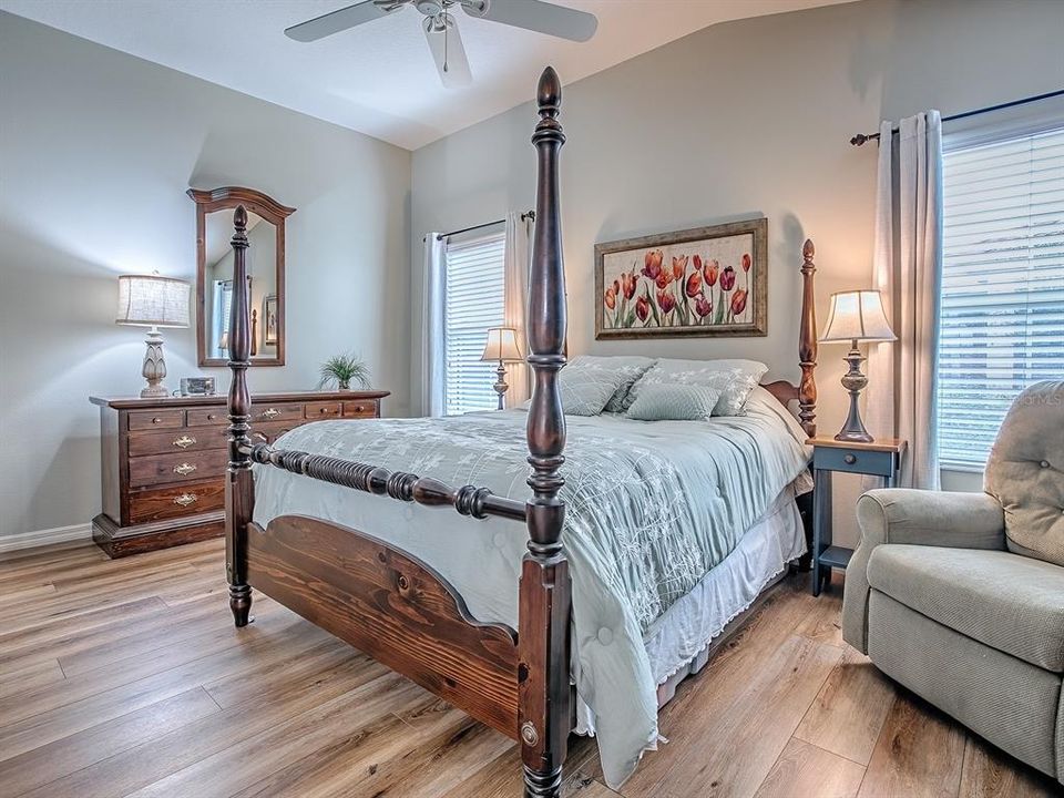 Под контрактом: $410,000 (3 спален, 2 ванн, 1508 Квадратных фут)