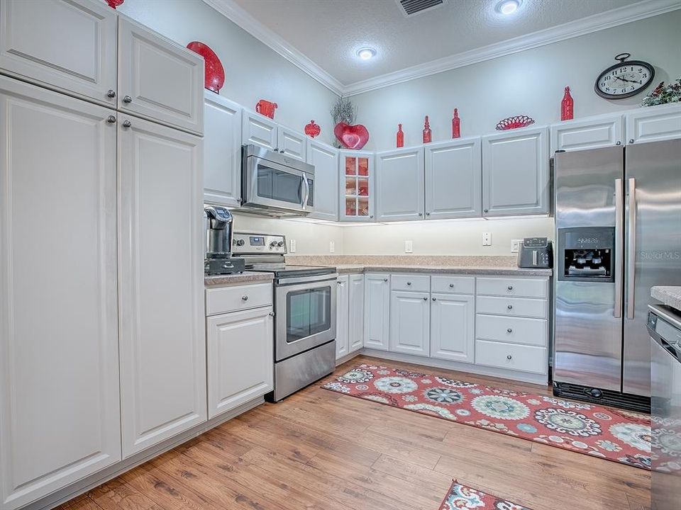 Под контрактом: $410,000 (3 спален, 2 ванн, 1508 Квадратных фут)