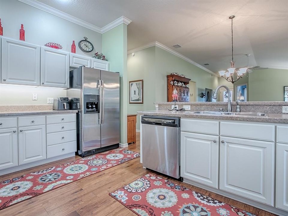 Под контрактом: $410,000 (3 спален, 2 ванн, 1508 Квадратных фут)