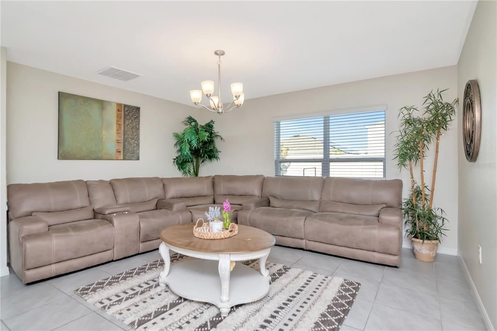 待售: $375,000 (4 贝兹, 2 浴室, 1846 平方英尺)