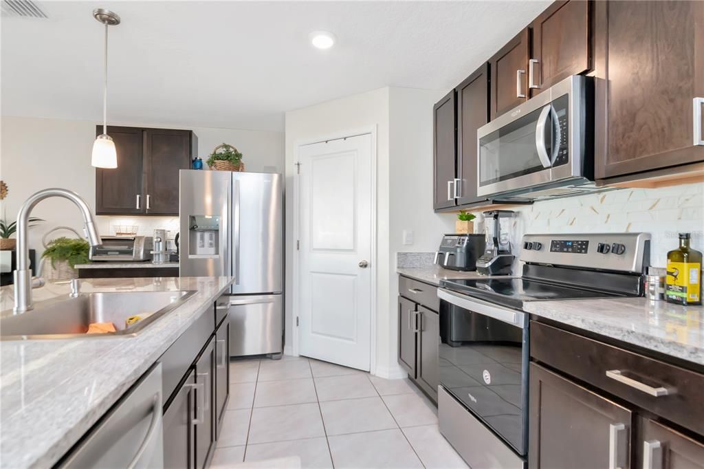 待售: $375,000 (4 贝兹, 2 浴室, 1846 平方英尺)