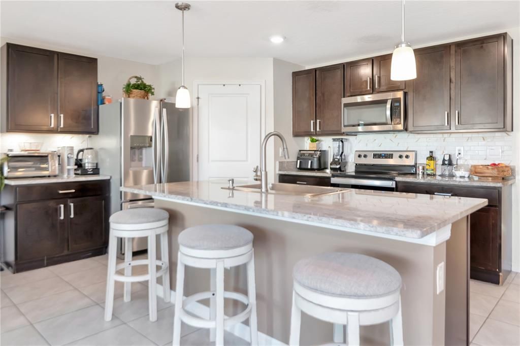 待售: $375,000 (4 贝兹, 2 浴室, 1846 平方英尺)