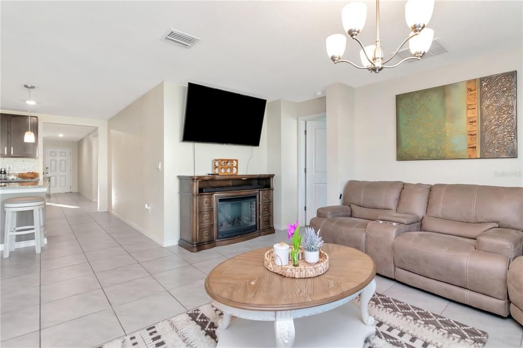 待售: $375,000 (4 贝兹, 2 浴室, 1846 平方英尺)