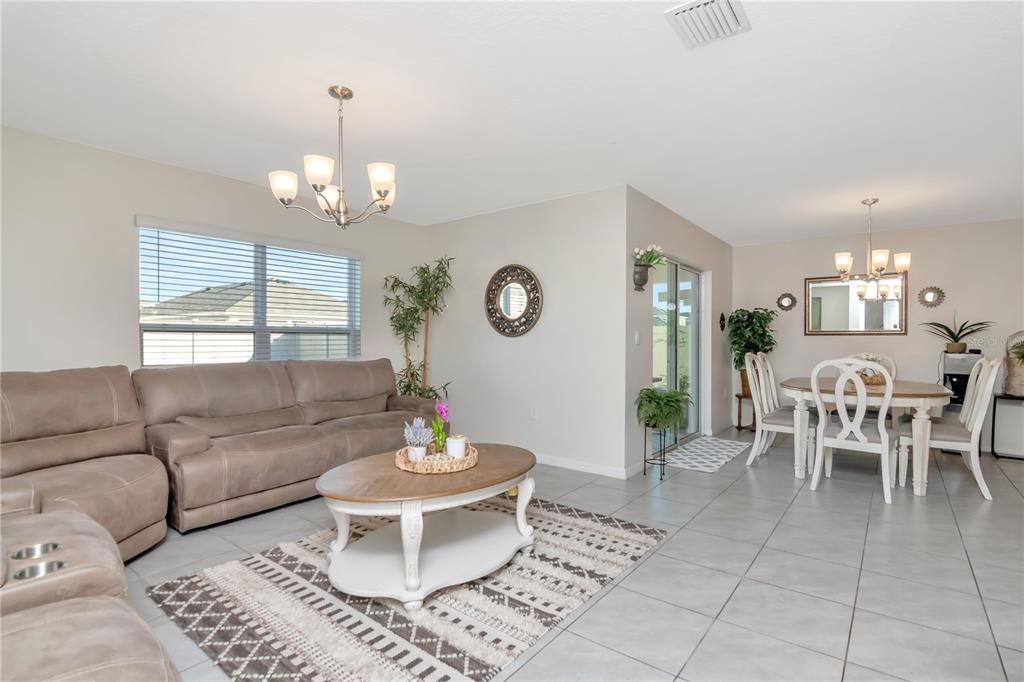 待售: $375,000 (4 贝兹, 2 浴室, 1846 平方英尺)