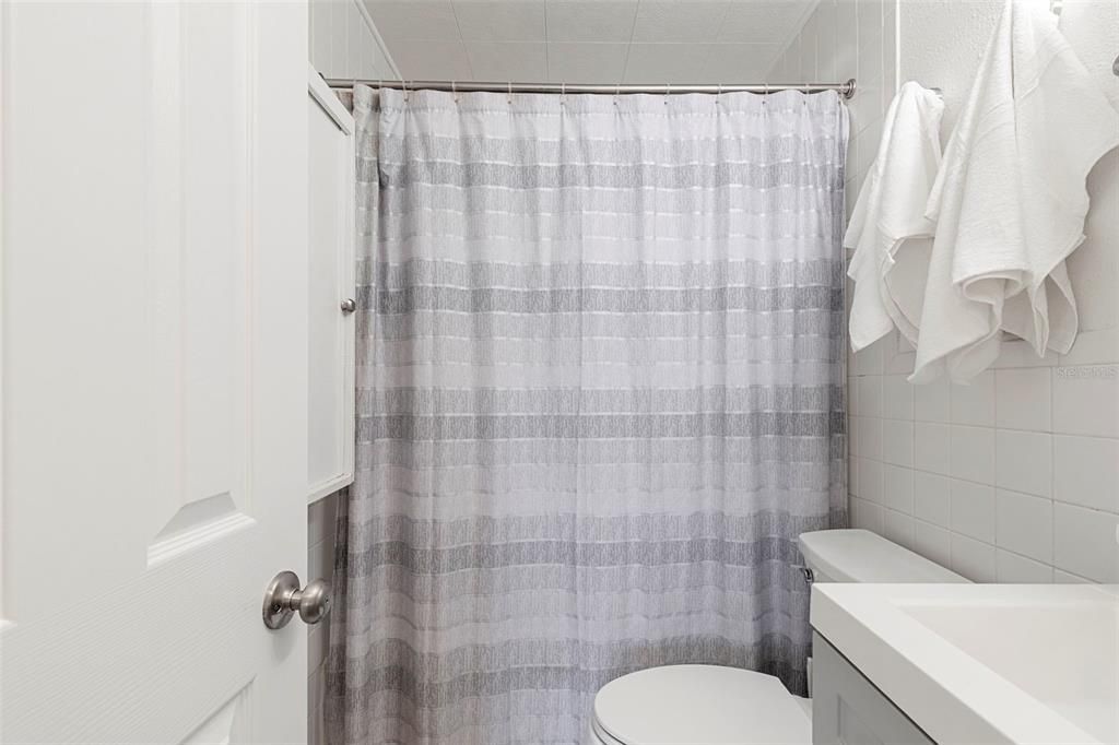 На продажу: $319,900 (2 спален, 1 ванн, 1038 Квадратных фут)