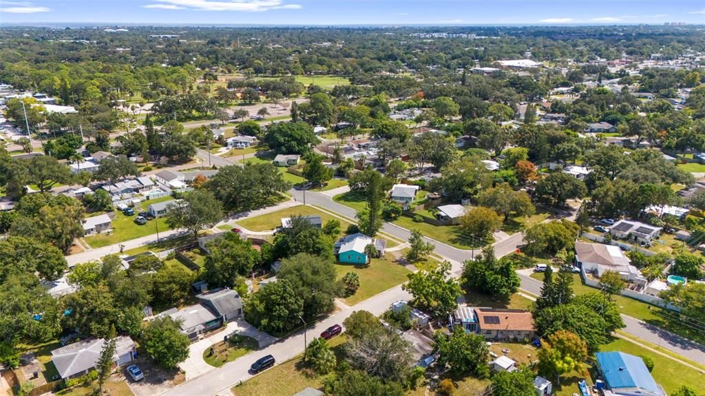 На продажу: $319,900 (2 спален, 1 ванн, 1038 Квадратных фут)