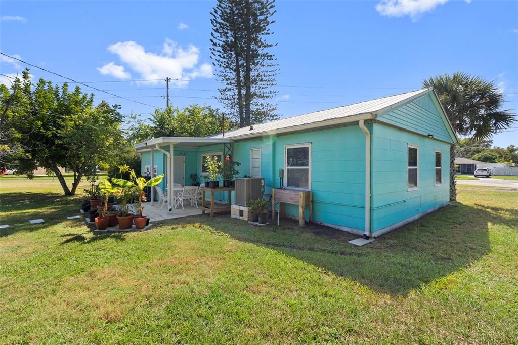 На продажу: $319,900 (2 спален, 1 ванн, 1038 Квадратных фут)