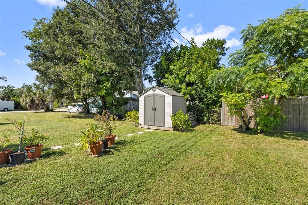 На продажу: $319,900 (2 спален, 1 ванн, 1038 Квадратных фут)