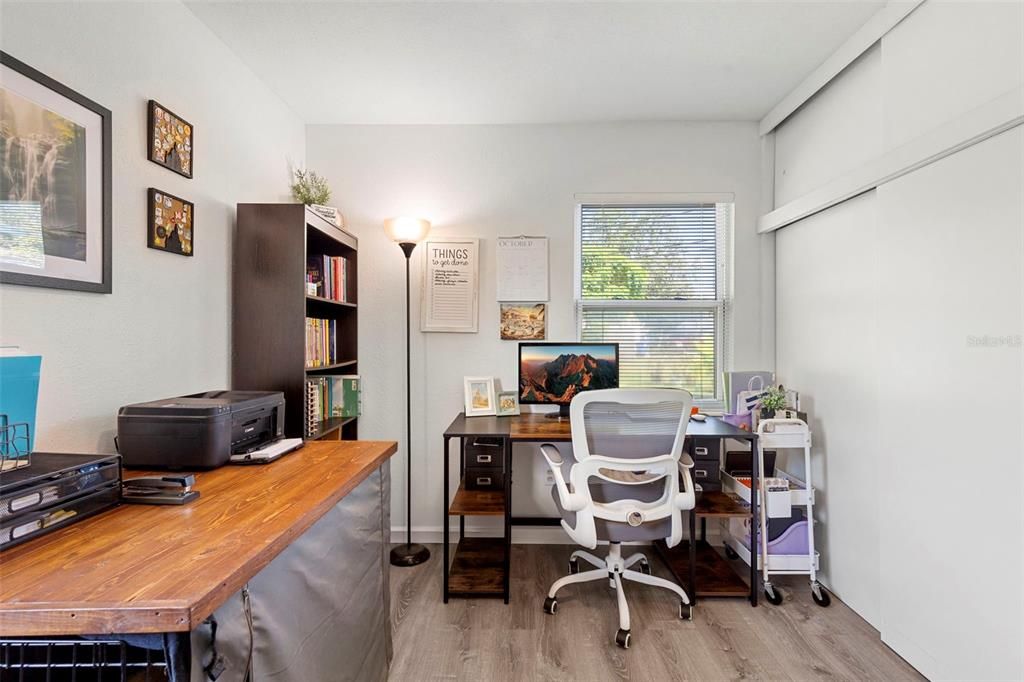 На продажу: $319,900 (2 спален, 1 ванн, 1038 Квадратных фут)