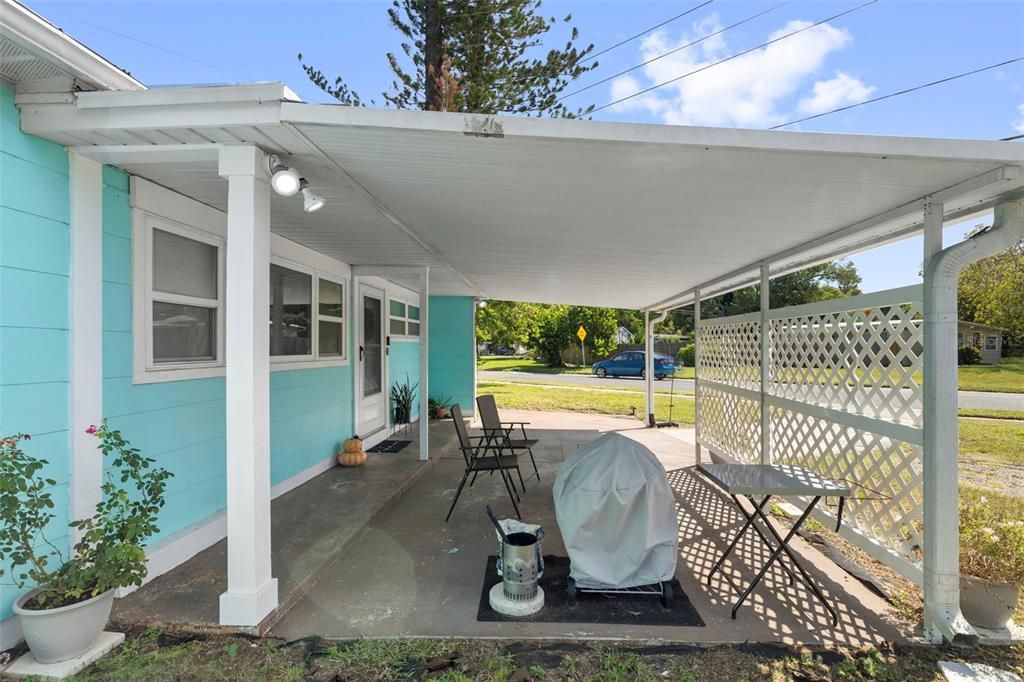 На продажу: $319,900 (2 спален, 1 ванн, 1038 Квадратных фут)