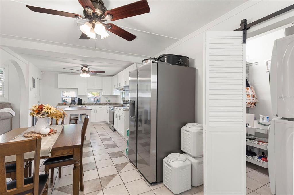 На продажу: $319,900 (2 спален, 1 ванн, 1038 Квадратных фут)