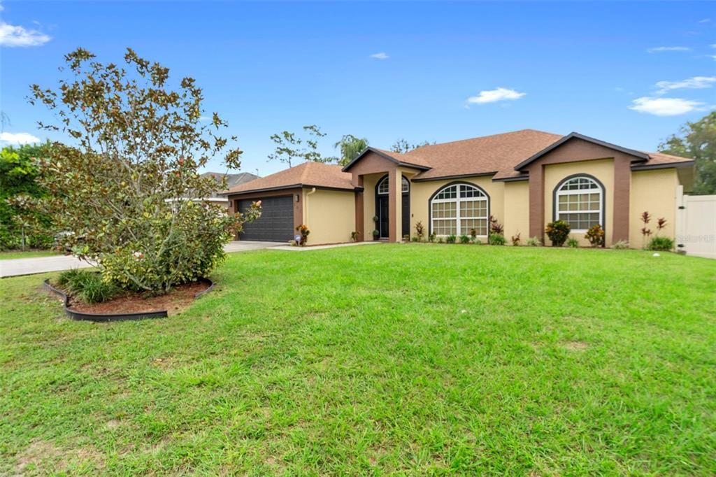 For Sale: $349,900 (3 beds, 2 baths, 1849 Square Feet)